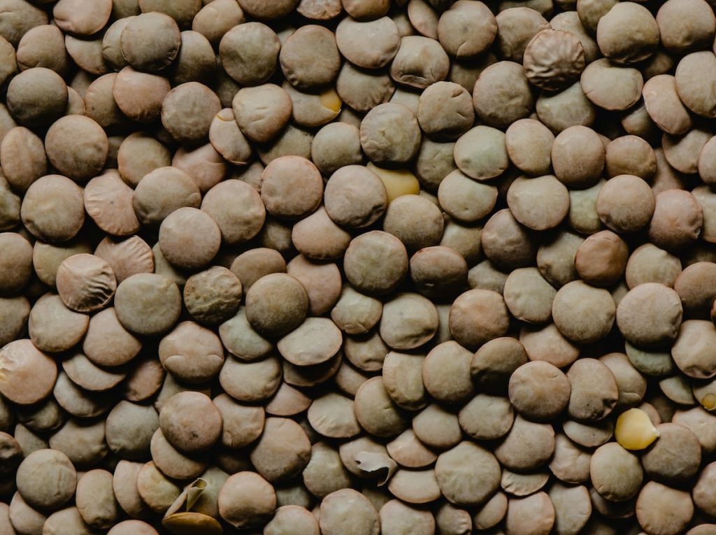 Dull green lentils that are almost brown